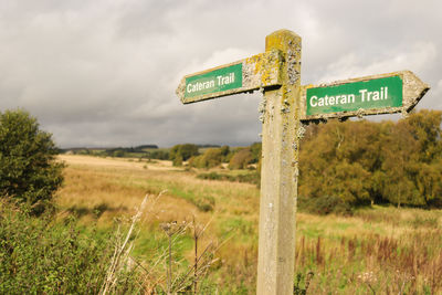 Signpost on the cateran trail between blairgowrie and bridge of cally.