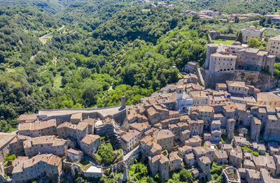 Aerial view of the medieval town of sorano in the province of grosseto on the hills of the tuscan 