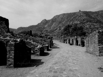 Footpath leading to mountain