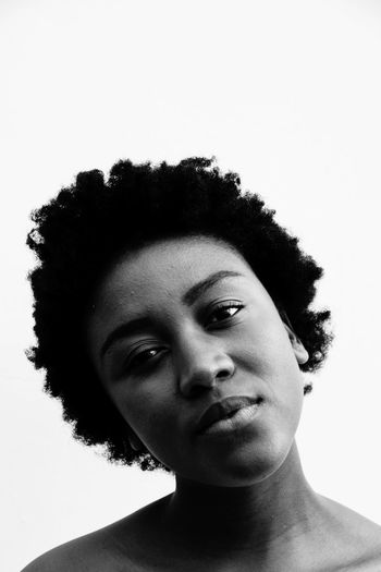 CLOSE-UP PORTRAIT OF BEAUTIFUL YOUNG WOMAN OVER WHITE BACKGROUND