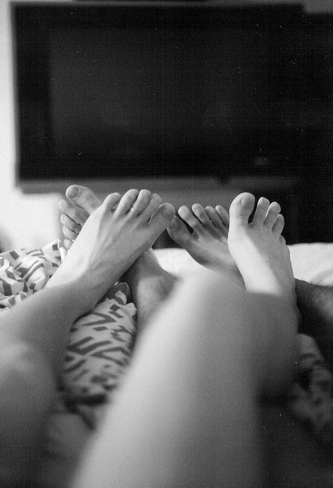 indoors, person, relaxation, bed, lifestyles, barefoot, home interior, low section, bedroom, part of, lying down, leisure activity, human finger, resting, human foot