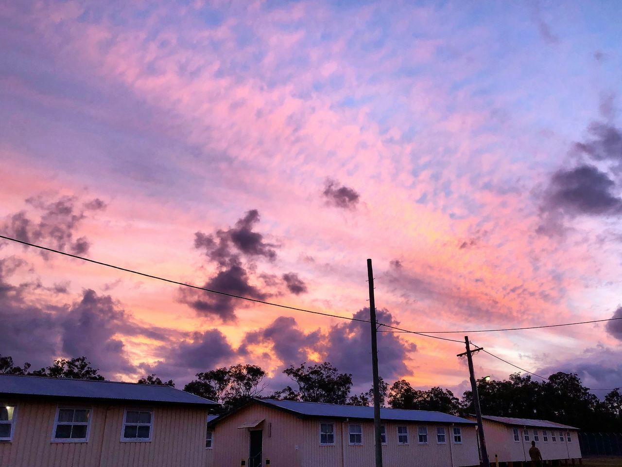 LOW ANGLE VIEW OF SILHOUETTE BUILDINGS AGAINST SKY