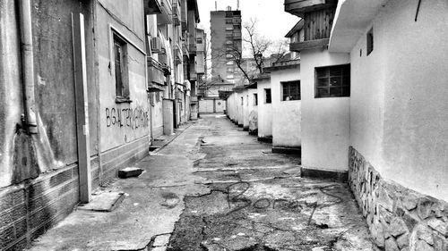 Narrow alley in city