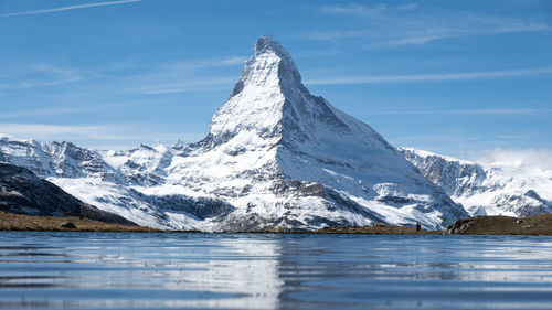 View with lake of matterhorn in the back.