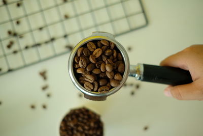 Close-up of hand holding coffee cup