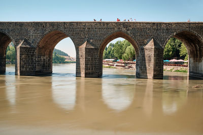 The dicle bridge over the river tigris in diyarbakir, southeastern turkey. on gozlu kopru