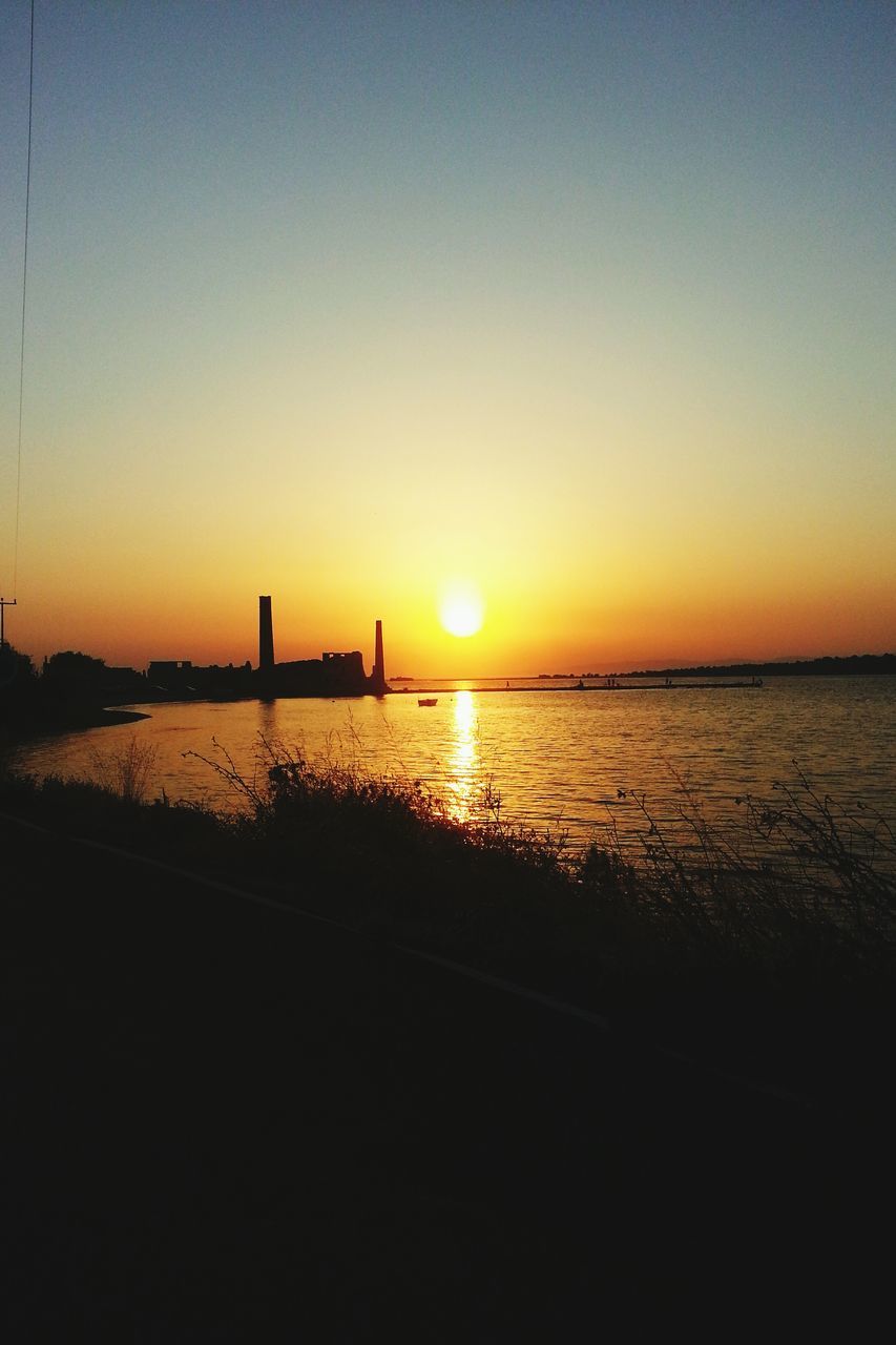 sunset, sun, water, clear sky, tranquil scene, scenics, orange color, sea, copy space, tranquility, silhouette, beauty in nature, reflection, idyllic, horizon over water, nature, sunlight, calm, sky, outdoors