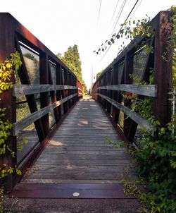 Footbridge leading to bridge