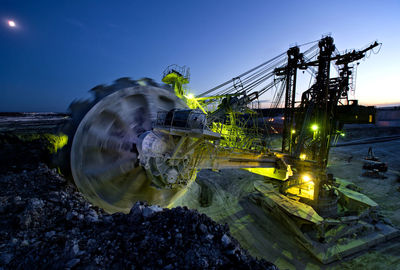 Wheel excavator at quarry