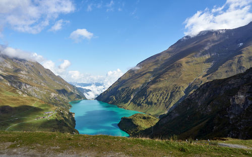 Panoramic view of lake and mountains against sky