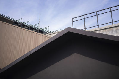 Brown decorative steel structure metal roofing, resulting in a wide variety of diagonal patterns