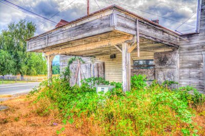Abandoned house against sky