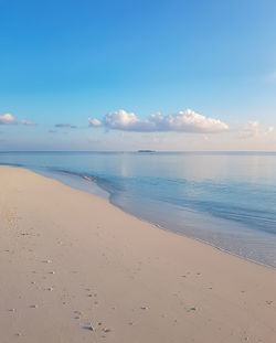 White sand and turquoise waters on the indian ocean beach in the maldives