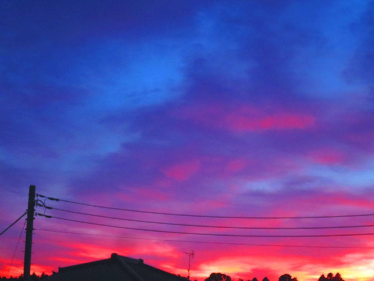 LOW ANGLE VIEW OF SILHOUETTE ELECTRICITY PYLON AGAINST SKY DURING SUNSET