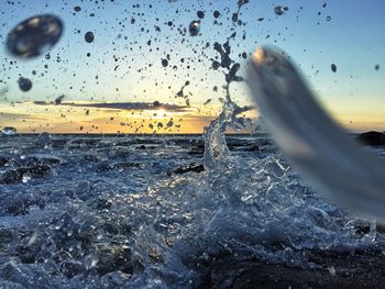 Waves splashing in sea