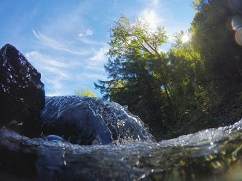 Waves splashing on rocks