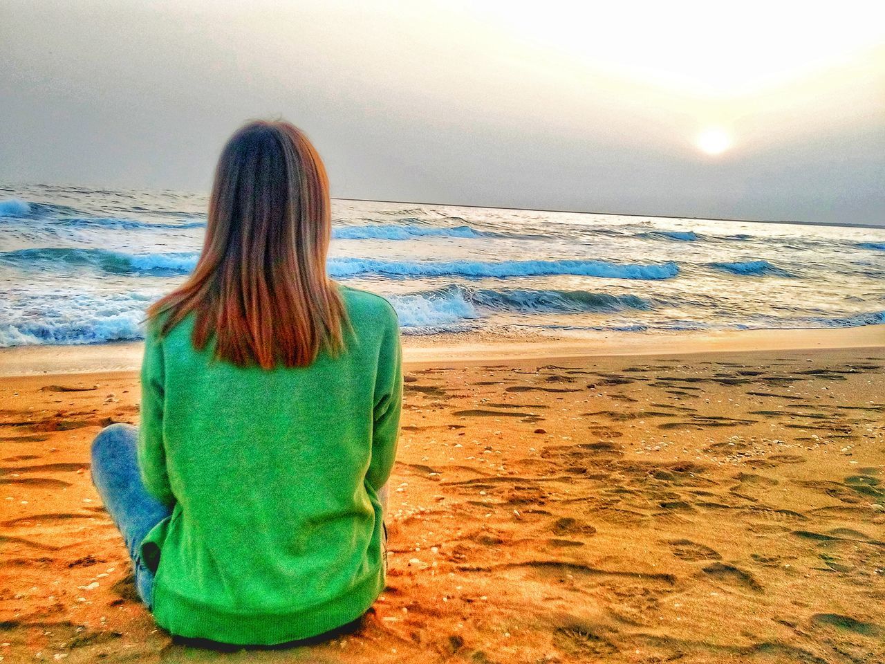 REAR VIEW OF WOMAN LOOKING AT SEA AGAINST SKY