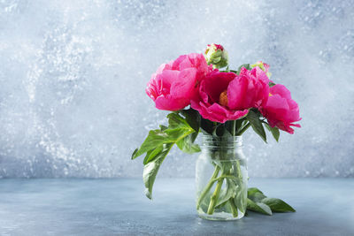 Close-up of rose bouquet on table