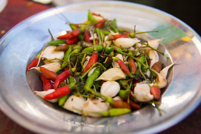 Close-up of garlic and chillis served in bowl