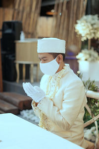 Holy quran recitation and prayer by the groom at his wedding reception.