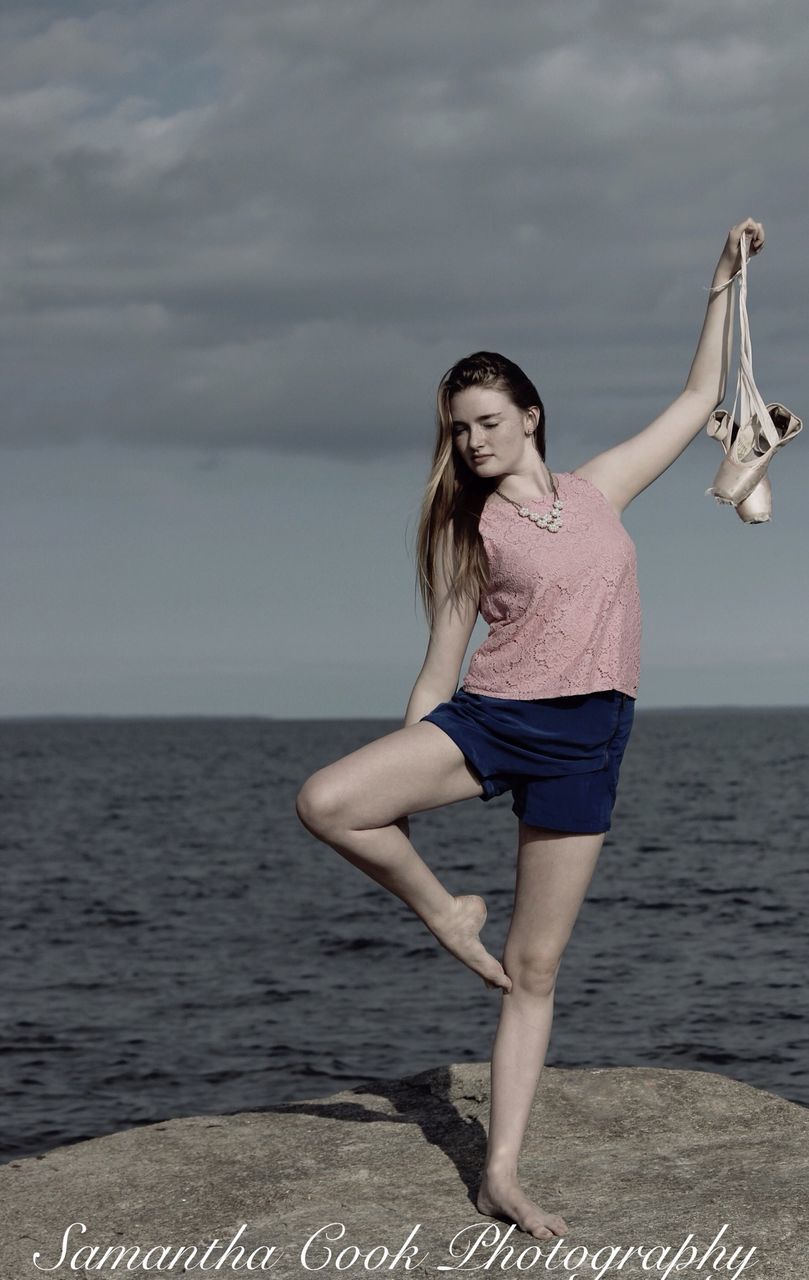 sea, water, horizon over water, sky, lifestyles, leisure activity, young adult, full length, young women, standing, cloud - sky, casual clothing, beach, tranquil scene, tranquility, scenics, person, nature