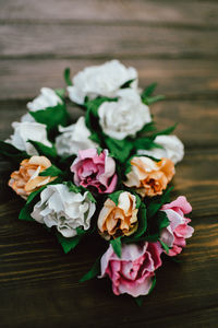 Close-up of rose bouquet on table