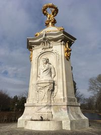 Statue against sky