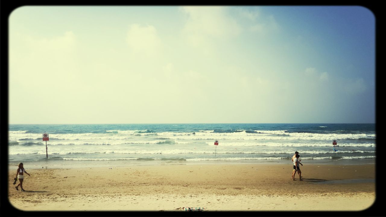 beach, sea, horizon over water, water, shore, sand, vacations, leisure activity, sky, large group of people, transfer print, enjoyment, lifestyles, wave, scenics, summer, beauty in nature, mixed age range, nature