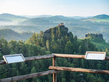 Tourist view platform with engraved map on vilemina rock. popular view in bohemia switzerland park 