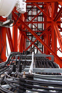 Red metal structure