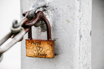 Close-up of rusty chain