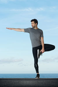 Full length of young man against sea