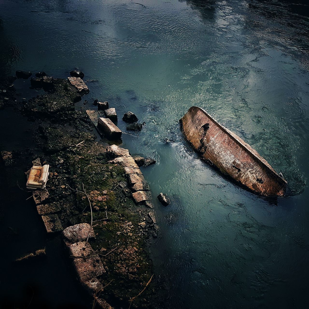 HIGH ANGLE VIEW OF ABANDONED BOAT ON SHORE