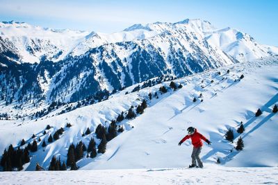 Ski skiing on snow covered mountain