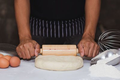 Midsection of man preparing food in kitchen