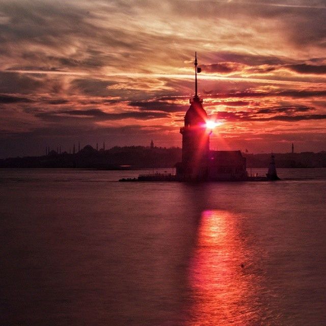 sunset, sky, building exterior, sun, architecture, waterfront, cloud - sky, built structure, orange color, water, cloud, silhouette, scenics, river, cloudy, city, sunlight, reflection, nature, beauty in nature