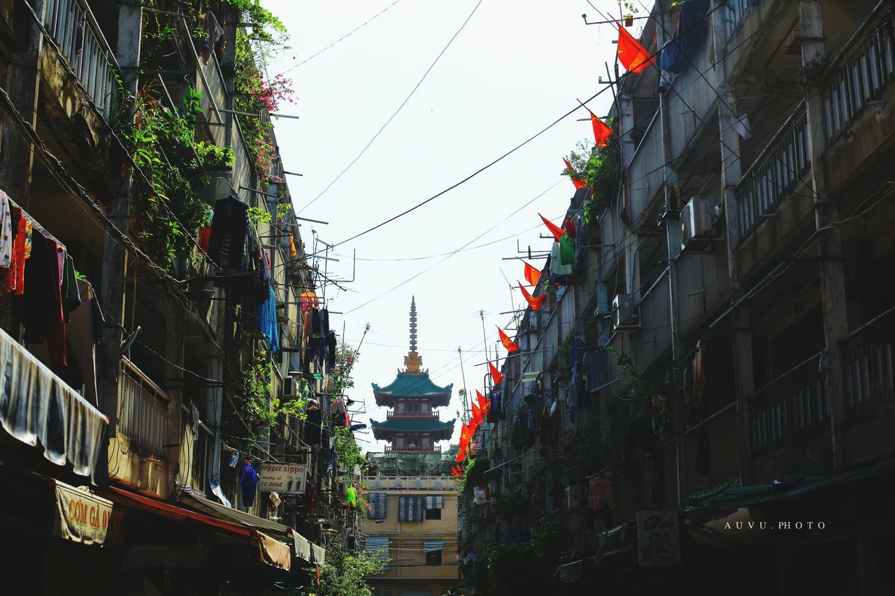 LOW ANGLE VIEW OF CITY BUILDINGS