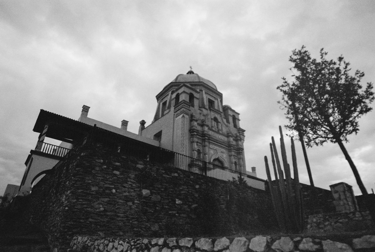 LOW ANGLE VIEW OF CASTLE AGAINST SKY