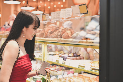 Young woman shopping in mall