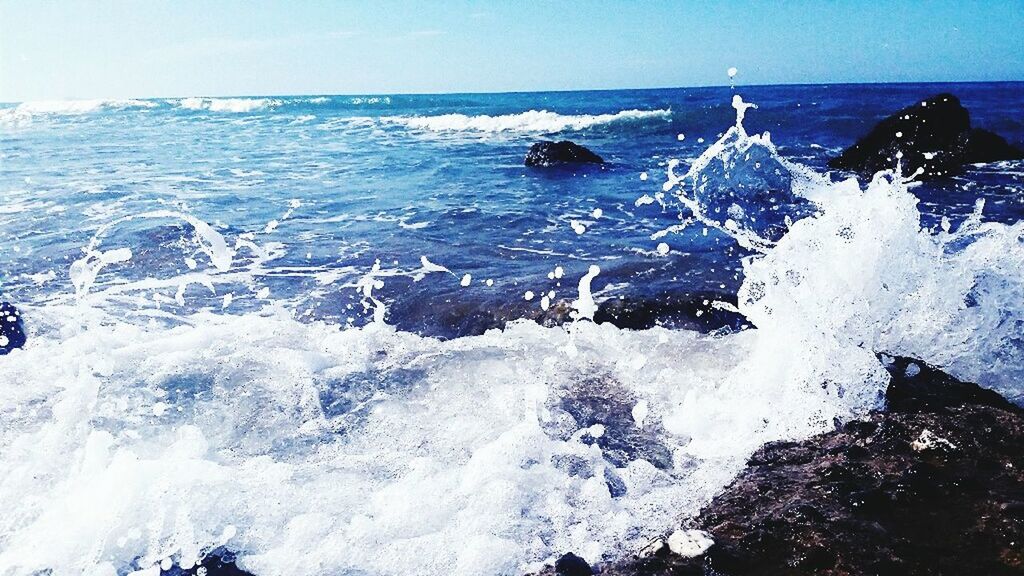 SCENIC VIEW OF SEA AGAINST ROCKS