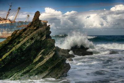 Waves splashing on rocks