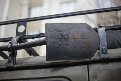 The shovel is mounted on the trunk of the car. shovel for digging the machine out of dirt. 