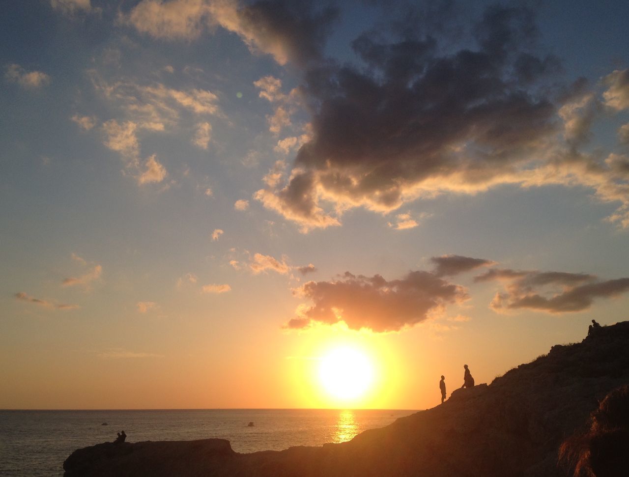 sunset, sea, sun, horizon over water, water, sky, scenics, beach, beauty in nature, tranquil scene, tranquility, orange color, silhouette, idyllic, shore, sunlight, nature, cloud - sky, sunbeam, cloud