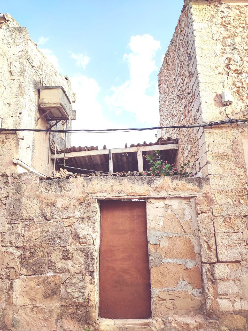 OLD HOUSE in a little VILLAGE on MALLORCA Mallorca Binissalem Pueblo Casa Casita Ancient Civilization History Sky Architecture Building Exterior Built Structure Cloud - Sky Fort Fortified Wall Civilization Old Ruin Stone Wall Lookout Tower Ancient Rome Archaeology Ancient Egyptian Culture Ancient History Historic Ruined The Past