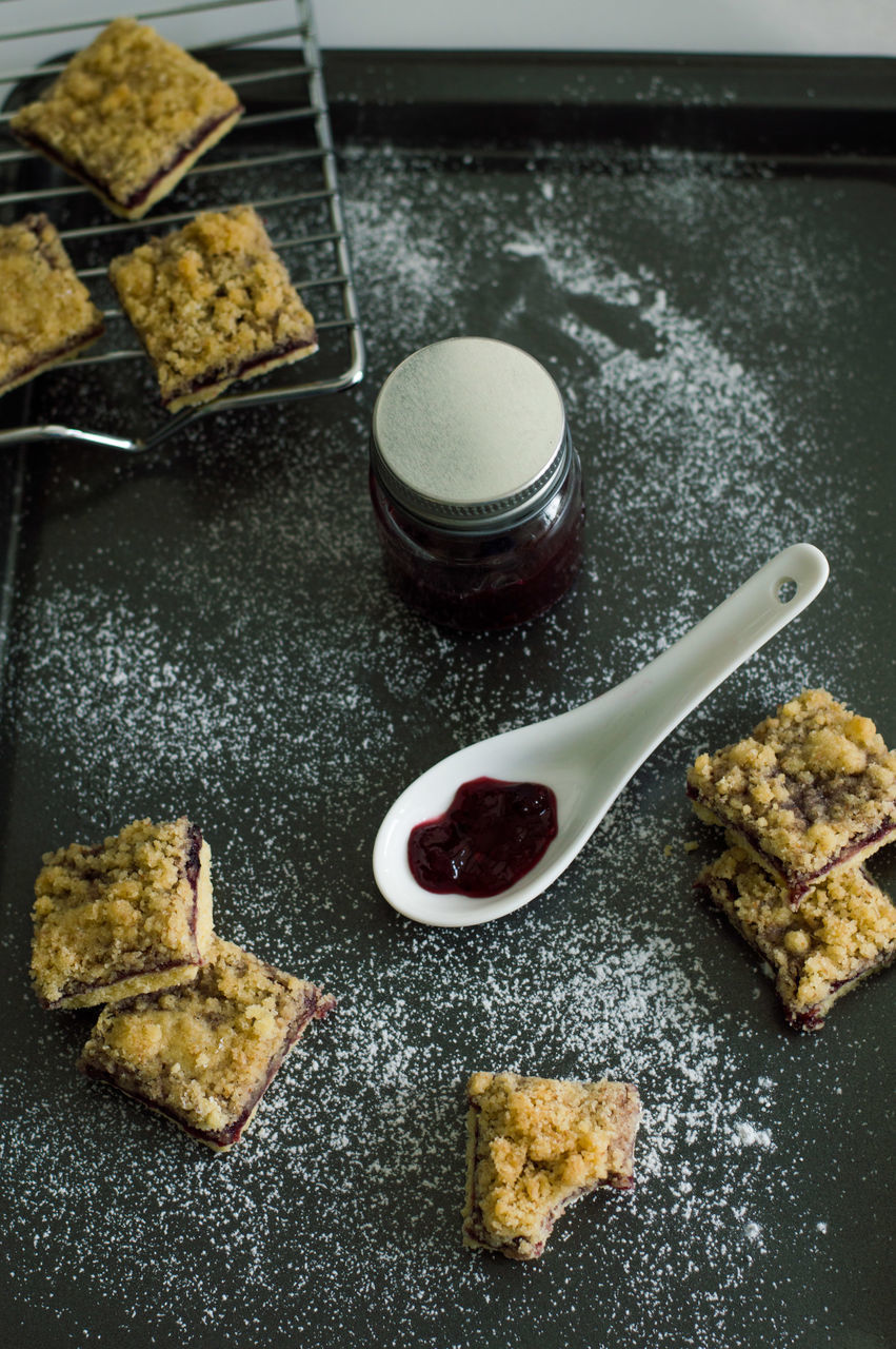 HIGH ANGLE VIEW OF DESSERT IN PLATE