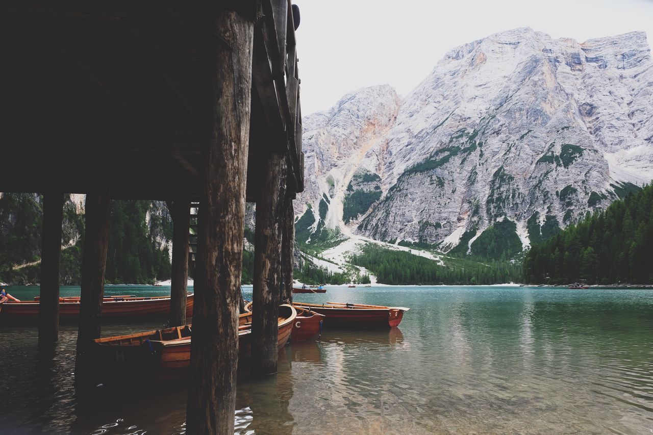SCENIC VIEW OF LAKE AGAINST MOUNTAIN