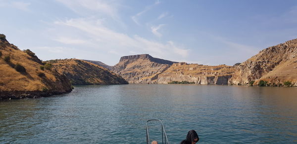 Panoramic view of lake and mountains against sky