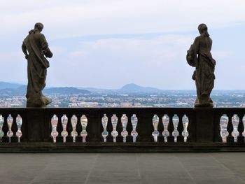 Statue against sky