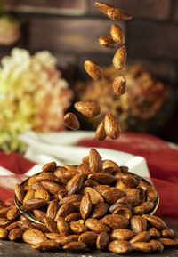 Volatile roasted almond plate