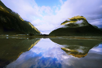 Panoramic view of lake and mountains against sky